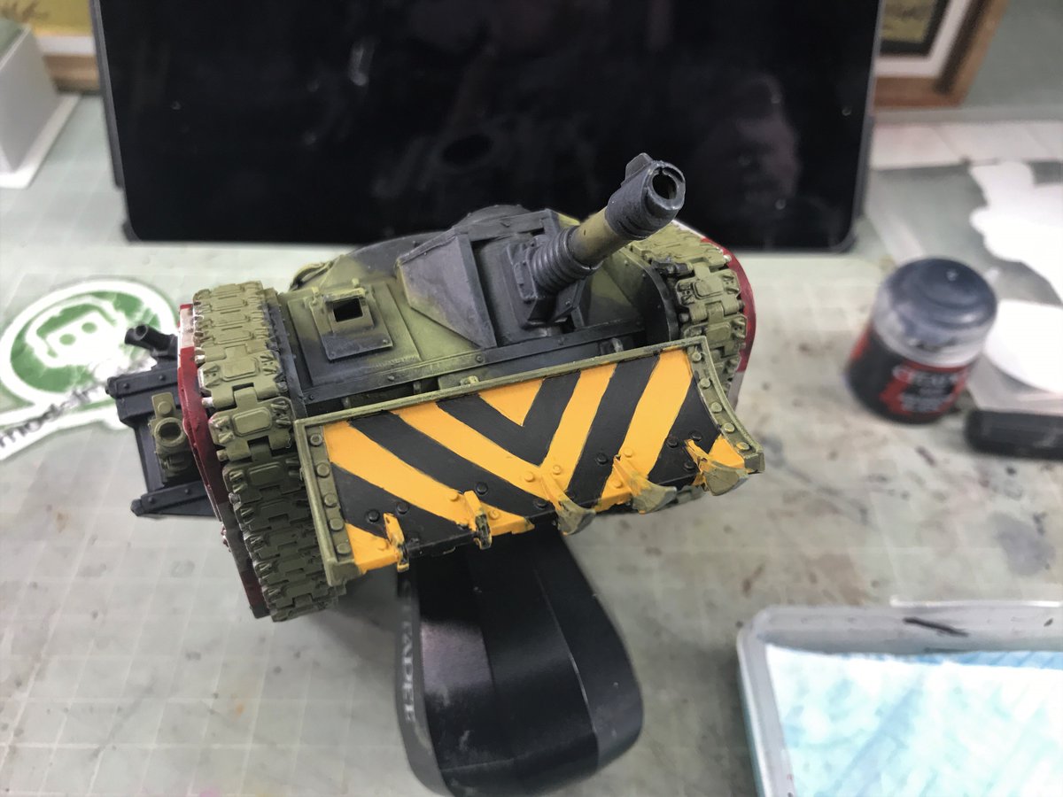 gurufoxx's tweet photo. Striping up the dozer blade. Doesn't need to be super-carefully painted or neat as the chipping and weathering to come will obliterate most of the pattern :D
#Tabletoptraumacentre #Warhammer #Warhammer40K #GamesWorkshop #paintingminis #minirescue #ebayrescue #howtopaintminis, https://t.co/eu1gX5jkoq