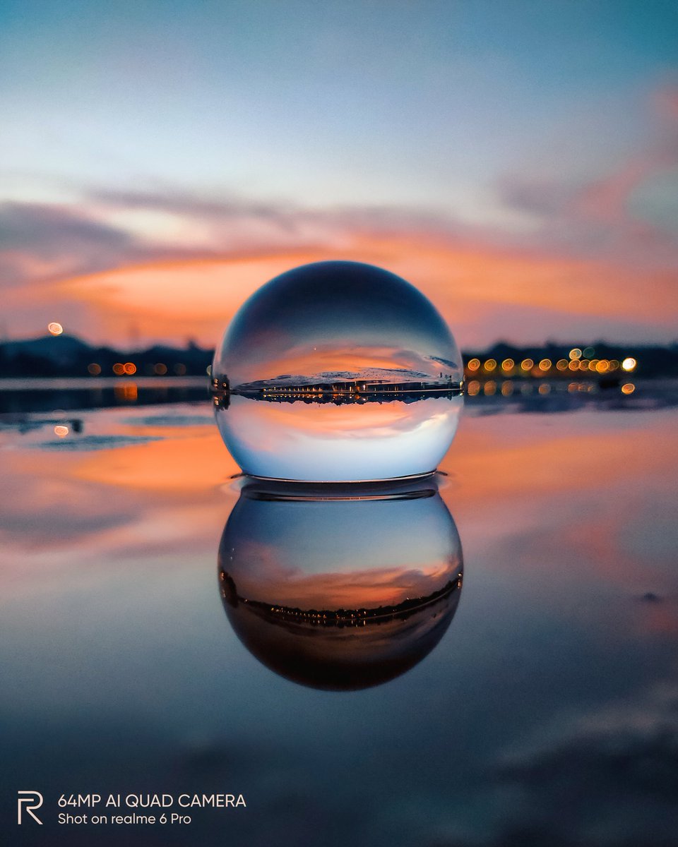 pixelsbyrishav's tweet image. The sky is on fire. 🔮🔥

#shotonrealme #realme6pro @realmemobiles @MadhavSheth1 @NeonVikash @FrancisRealme @nidhi_bhatia