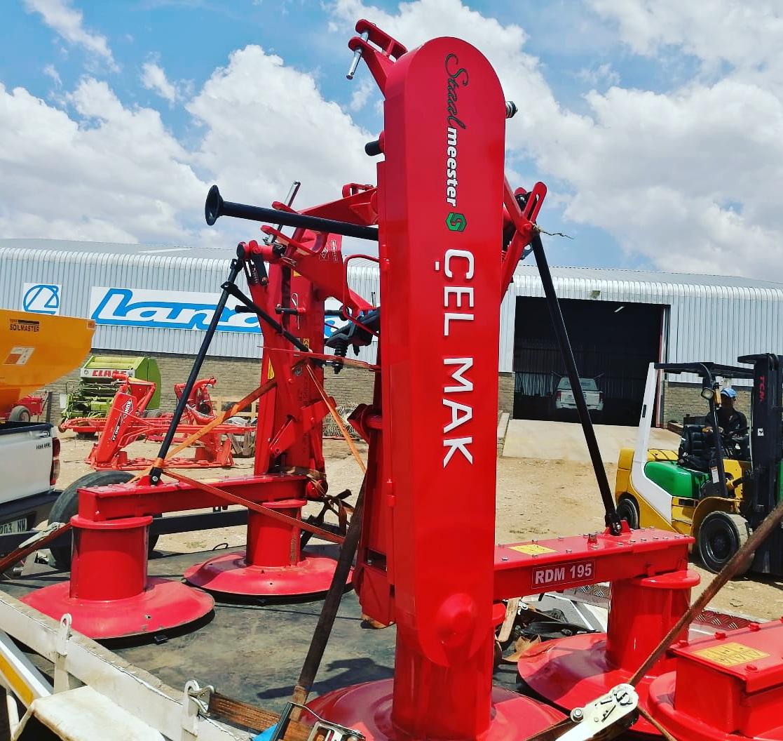 StaalmeesterAg's tweet photo. @landmeg_landini Cradock and Humansdorp, thank you for supporting us ๐ These @StaalmeesterAg drum mowers are now in good hands. #staalmeester #landmeglandini #cradock #humansdorp #drummower #thankyouforyoursupport #Tuesday https://t.co/Pqop5y52VE