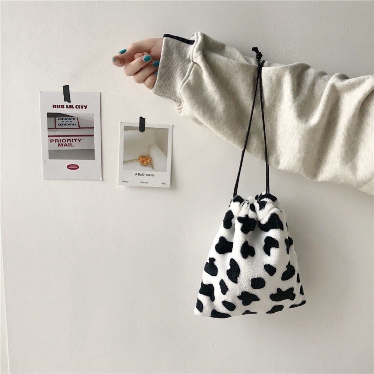 yyoung_young's tweet photo. Preorder
🐮มีคนสนใจน้องวัวเยอะ มาเปิดพรีรอบ2กันงับบ
เปิดพรีกระเป๋าหูรูดลายน้องวัว สุดนุ่มนิ่ม น่ารักสุดๆ
ขนาด 200*180 mm

👉🏻 60฿ 👈🏻
📮30/50

🌟RT+FOLLOW สุ่มแจก 1 ใบ🌟

#yyoung_pre #preorder #พรีออเดอร์ #พรีออเดอร์จีน #กระเป๋า #กระเป๋าสะพาย #กระเป๋าลายวัว #ของมันต้องมี #แจก https://t.co/PgoCKp4692