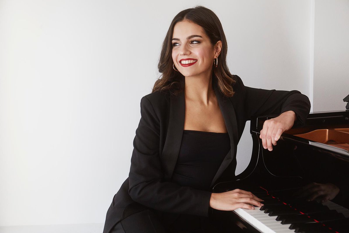 RadioSabadell's tweet photo. 🔊ÀUDIO #AlMatí | Elisabeth Vera, pianista: "És un moment trist pels artistes, es tanquen portes constantment"

▶️ https://t.co/kTGE8CxKiH https://t.co/MHIZv6cgWC