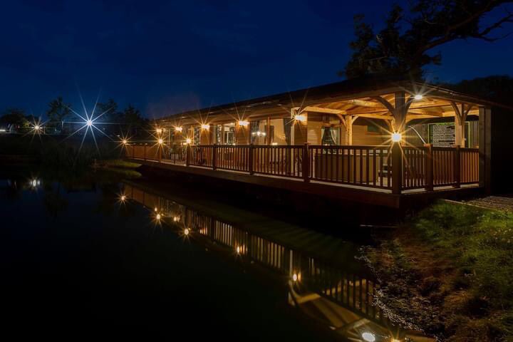 last minute lodges with hot tubs dog friendly