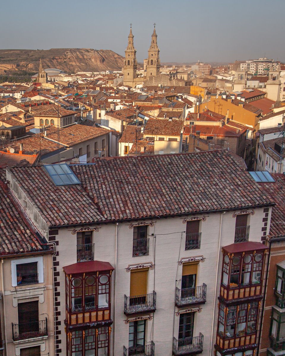 TravelBizOpp's tweet photo. danflyingsolo:
A3) #SpainMemories - my best food memory in Spain was going Pintxo bar hopping in Logroño on the @Intrepid_Travel food tour I did across the country - so many amazing dishes tasted on that trip #spain https://t.co/lTCIj53KM1
— Daniel James (@danflyingsolo) Oc…
