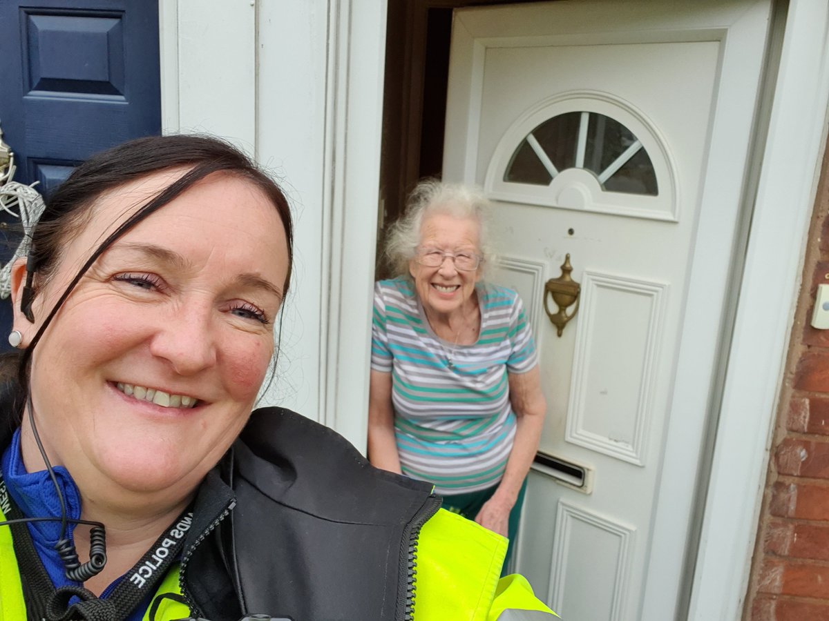 YardleyWMP's tweet image. This lovely lady has brightened my grey rainy Thursday...🙂
#sayinghello #outandabout
#Wmnow