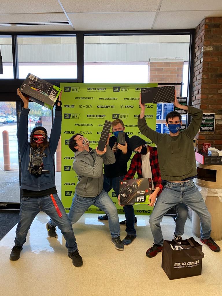 GTechGeorge's tweet photo. @Chrispyyyyyy_ @microcenter I'm still AMAZED they got Founders Edition cards! I copped a 3090 myself but they only had the FTW3 model, so I'm not complaining ;) https://t.co/sf9bBRGQb3