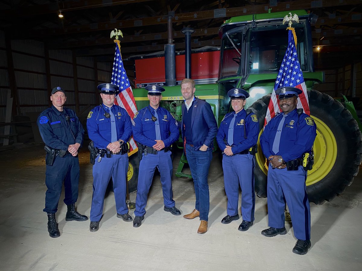 EricTrump's tweet image. Thank you to the incredible Men and Women in Blue! Our country loves you and so does our family! ⁦@realDonaldTrump⁩ will never let you down! #BackTheBlue