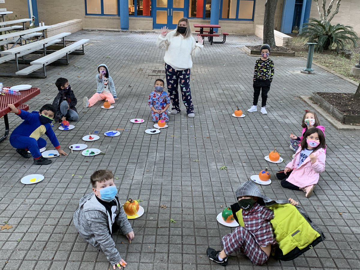 KocurekES's tweet photo. Kinder loving these fall mornings as they complete their activities outside in their PJs as the celebrate red ribbon week. #outdoorlearning #studentslovelearning https://t.co/kexNCaRUMX