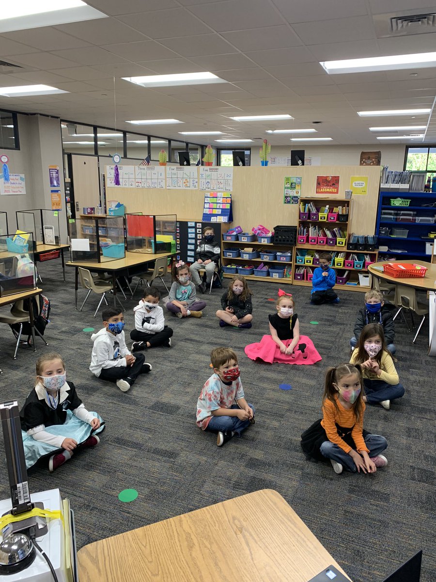 KimberlieGraley's tweet photo. Reading for the Record today at HES!! #hamiltonpride https://t.co/WNSqj20c1v
