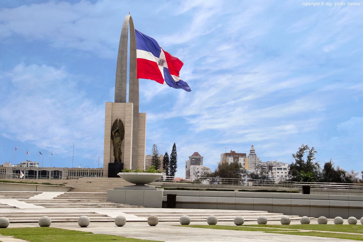 VictorSWagner2's tweet photo. Rescatemos el esplendor de esta enorme bandera de nuestra patria..!NO SEAMOS TACAÑOS CON NUESTROS SÍMBOLOS Y ATRACTIVOS INTERNACIONALES!😇👏👏👏👏👏 https://t.co/BM4LX6otz8