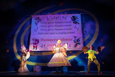 LyricHammer's tweet photo. We need your help to raise £50,000 #50ReasonsToGive
#Reason44: So you can come back to our Panto in 2021 to sing at the top our voice: 🎵 Glory, Glory, Hammersmith. Glory Glory, Hammersmith. 🎵
If you can please donate to our crowdfunder campaign https://t.co/dNfu7DrI6d https://t.co/4up01E0S2G