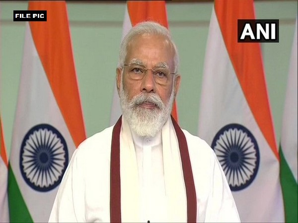 AHindinews's tweet photo. मैं फ्रांस में हाल ही में हुए आतंकवादी हमलों की कड़ी निंदा करता हूं जिसमें एक चर्च के अंदर, नीस में हुए जघन्य हमले भी शामिल हैं। पीड़ितों और फ्रांस के लोगों के परिवारों के प्रति हमारी गहरी संवेदनाएं हैं। आतंकवाद के खिलाफ लड़ाई में भारत फ्रांस के साथ खड़ा है: प्रधानमंत्री मोदी https://t.co/lsIhRtQZIG