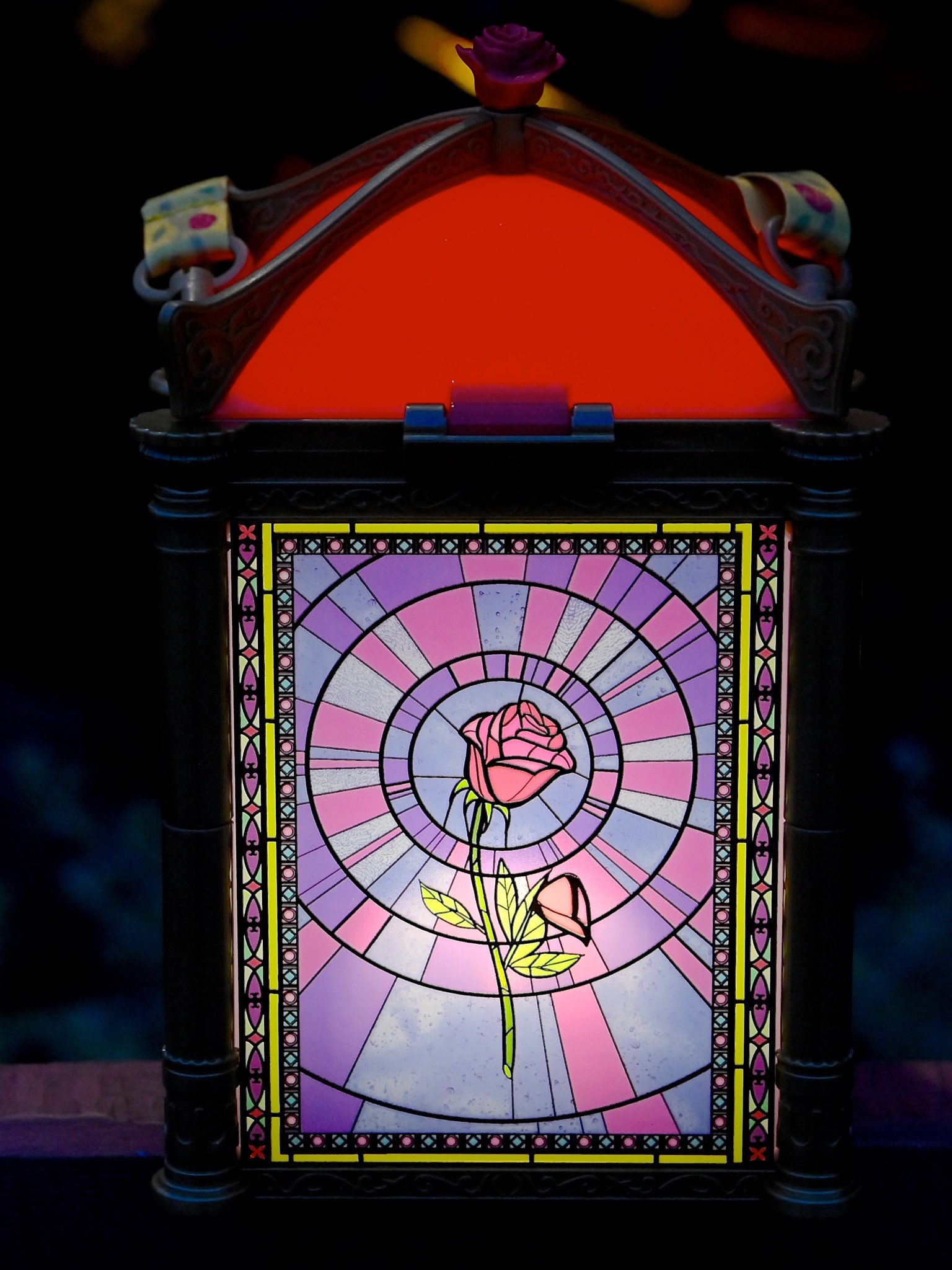 Mezzomikiのディズニーブログ ステンドグラスを再現 東京ディズニーランド 美女と野獣 ポップコーンバケットを紹介 詳しくは T Co Qbsgkvte29
