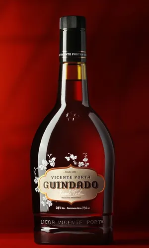 Licor Guindado Vicente Porta.El mejor licor de guindas que vas a probar nunca.En coctelería podría reemplazar un cherry brandy aunque difiere bastante.Posta que es muy rico y lo banco mal.Le gusta mucho a  @tatogiovannoni pregúntele.