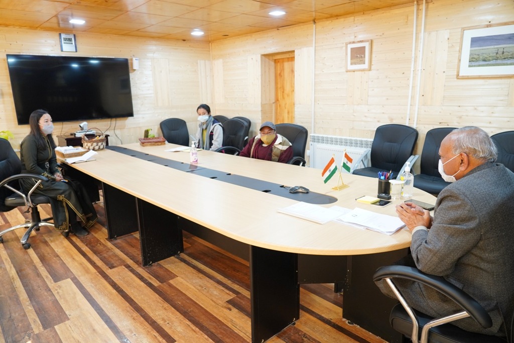 lg_ladakh's tweet photo. The Lt. Governor @R_K_Mathur had a meeting with President and members of People's Action Group for Inclusion & Rights @pagir_ladakh #PAGIR requested his intervention in the upliftment of the differently-abled in #Ladakh and provision of legally mandated services to the Divyaang. https://t.co/y7oybo8TbD