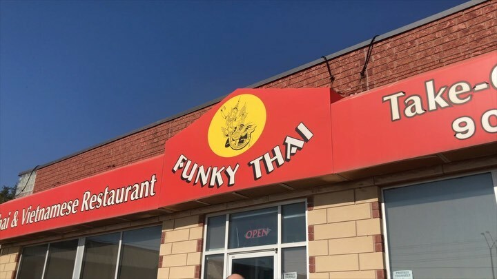ChrisCucoch's tweet photo. On Day 28 we are going to check out the best Thai food in the area 😋 
•
•
Do you ❤️ a good pad Thai? Or maybe a panang curry 🍛? If you do then @funkythai is a must try! The food is awesome and they will make sure to take great care of you!
•
•
I … https://t.co/Gaxs0HP2uN https://t.co/MWhoUw9zDp