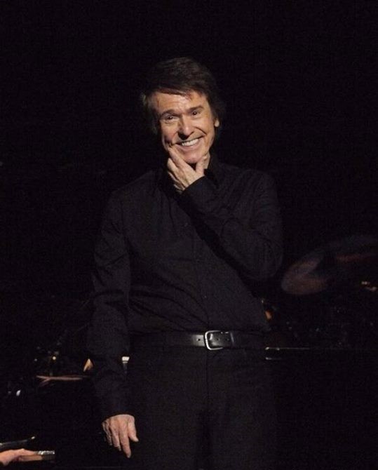 NellyNalya1957's tweet photo. Raphael anuncia un concierto este 19 de diciembre en el @WiZinkCenter #Madrid
¡Que no pare la música!
@RAPHAELartista #Tour60 #Raphael60
Info & Entradas 👉https://t.co/JXvwfJ01uG
#España #Concieros #Navidad #navidad2020 https://t.co/lIMan3hRaV