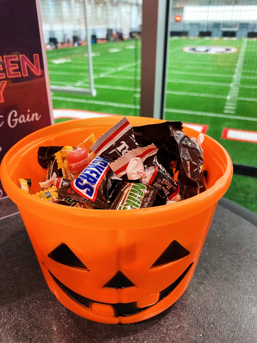 Getting in the Halloween spirit here at Butts-Mehre!!! 👻🎃🍬 What’s your favorite candy?? #Halloween2020 #BeatKentucky #ATD