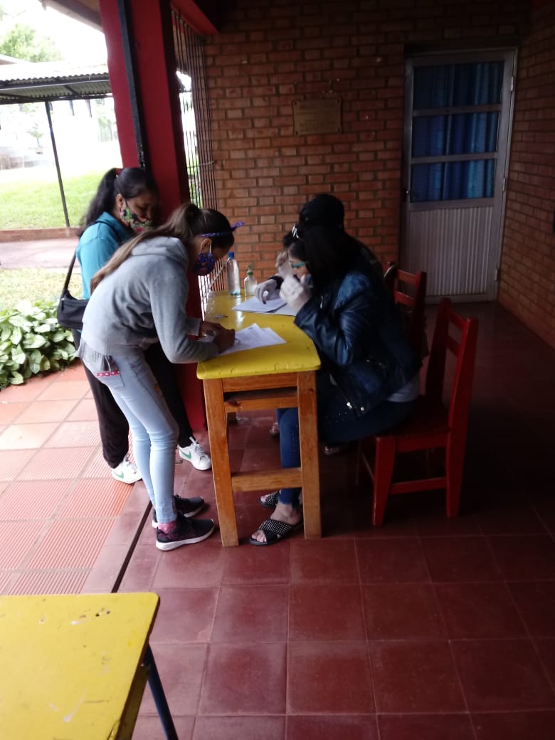 Escuela270's tweet photo. En horas de la mañana, se asiste a 90 familias con módulos alimentarios, en el marco del Programa "El hambre más urgente" dependiente de la Dccion de Nutrición Escolar.
Gracias a la Comisaría local, por el acompañamiento de siempre.
@MisionesPolicia @CGEMisiones @misioneseduca https://t.co/RK20x66JON