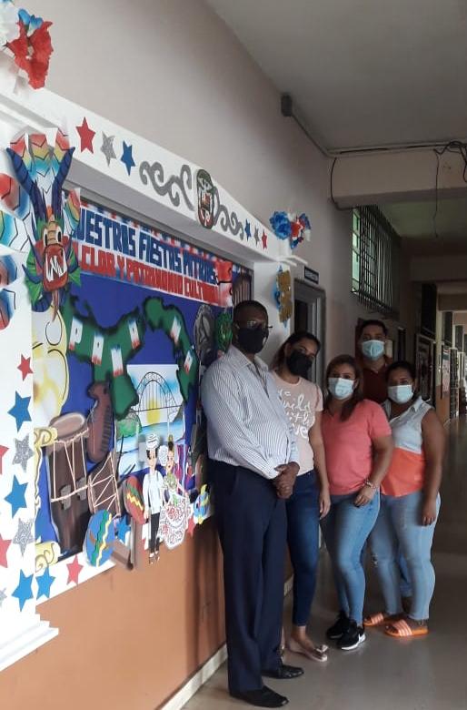 Inicio de la celebración de las fiestas patrias en el CRUPE. Confección de murales alusivos a esta celebración.