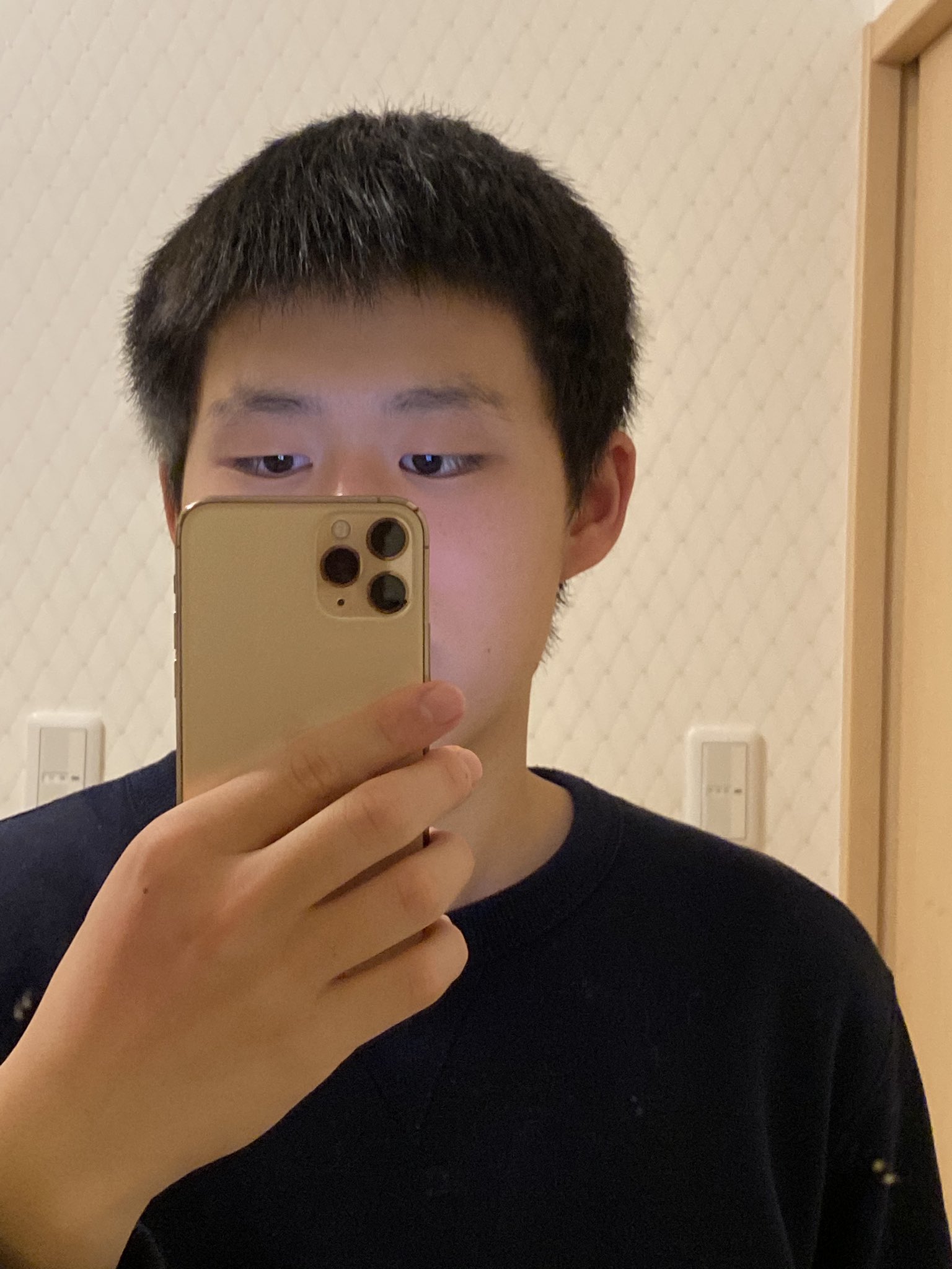 Twitter 上的 Sunbako スンバコ 4ミリの丸刈り坊主から4ヶ月くらいたったけどまだまだ前髪の長さが足りないな 坊主から4ヶ月後 髪のばしてる 髪 坊主の伸びかけ T Co Gwztq2vd45 Twitter