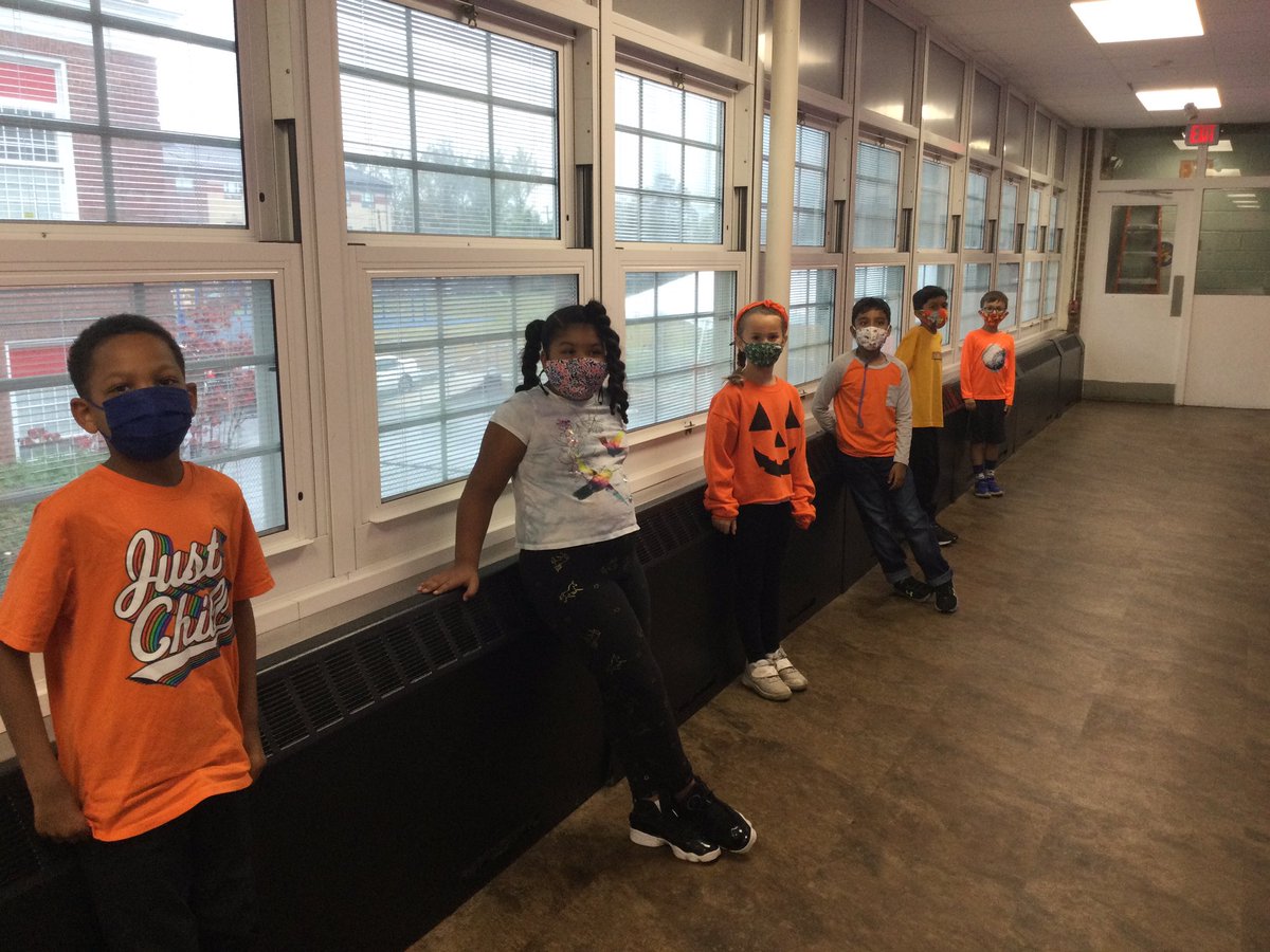 MsTutrone tweet media