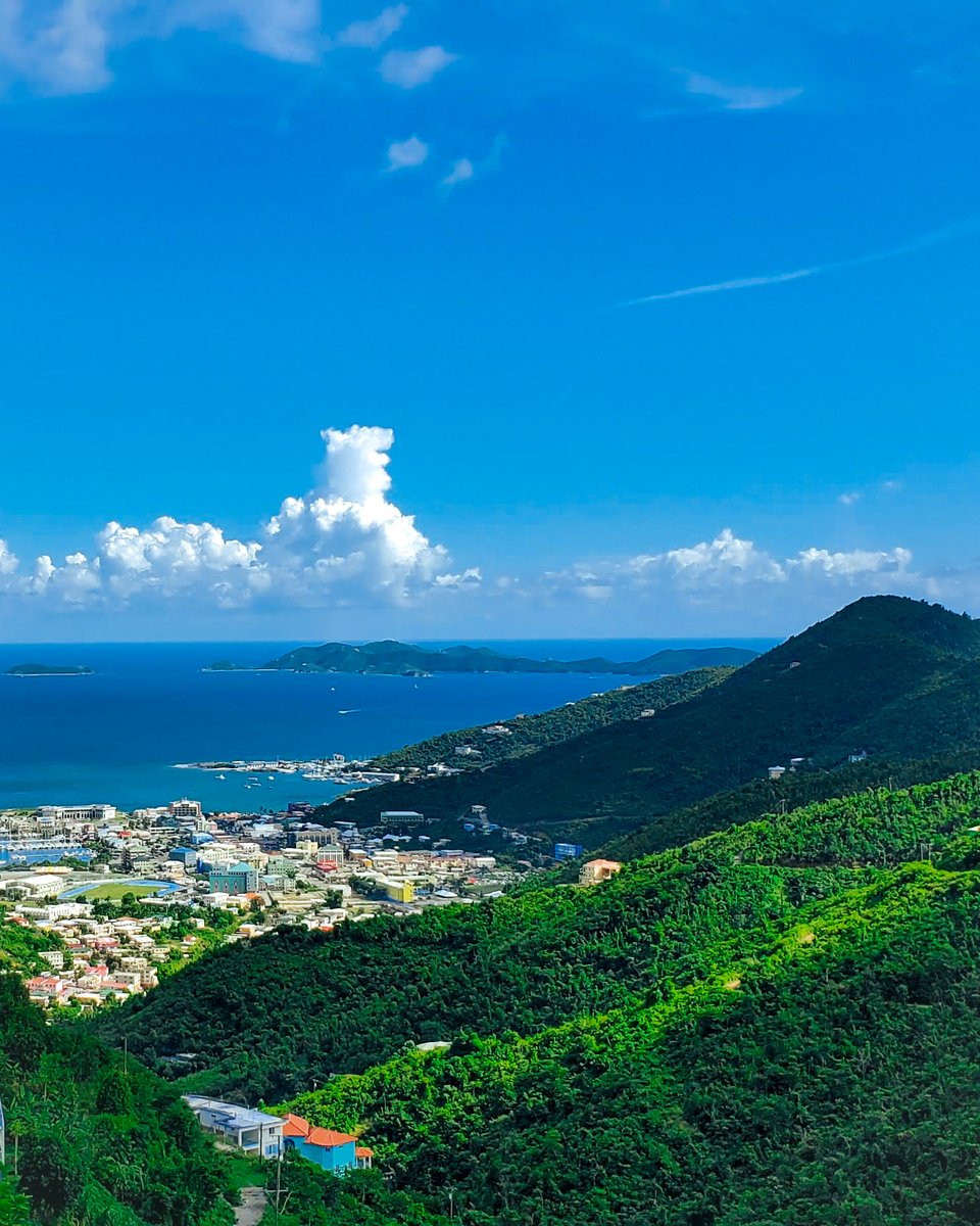 Embarky3's tweet photo. The British Virgin Islands are a territory located in the waters of the #Caribbean, east of Puerto Rico. It is one of the main #destinations in the world for its natural beauty, a turquoise sea, exoticism and a pleasant atmosphere. #landscapephotography  #goals  #goodvibes https://t.co/ch6F0dE2Zc