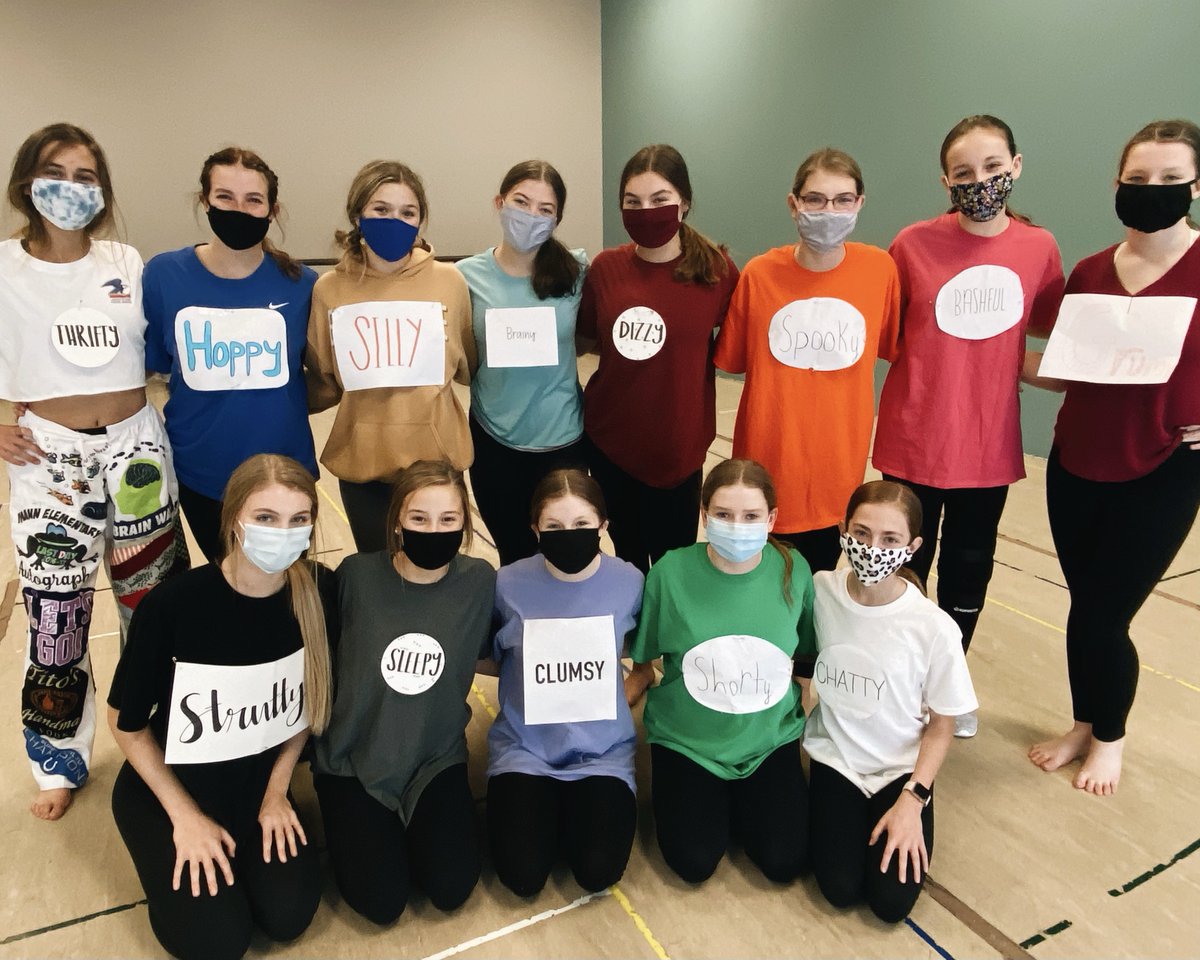 studiodee_nky's tweet photo. We had some skele-fun 🧡🎃 for more photos check out our facebook! https://t.co/sFPd8qzUCj