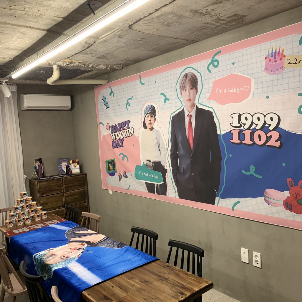 for_sparrow1102's tweet photo. ✨𝐇𝐚𝐩𝐩𝐲 𝐖𝐎𝐎𝐉𝐈𝐍 𝐃𝐚𝐲✨

광주 카페인아워 우진데이 준비 완료❣️
광주카페는 주소로 검색하는게 빠릅니다😊
방역수칙 잘 지키고, 내일 뵙겠습니다!!!!! 
*선착특전은 주말부터 시작입니다. 

#우진이가있어_잼있��나날들
#HAPPYWOOJINDAY
#박우진 #PARKWOOJIN #朴佑镇 #パクウジン https://t.co/iQrALaNNvX