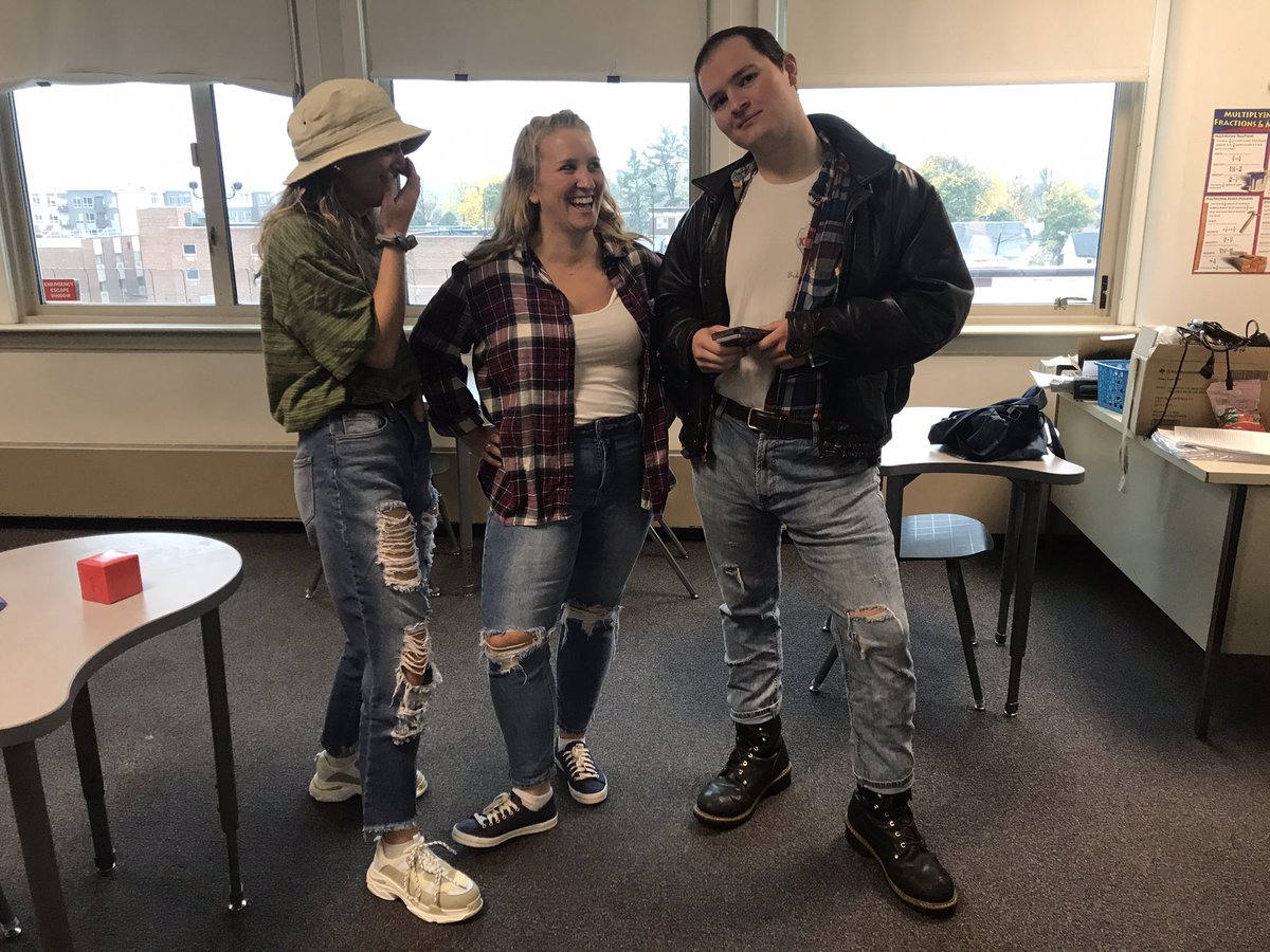 JenniferJ_White's tweet photo. Decades Day at BHS! #BPatriotProud #BCSDSpiritWeek https://t.co/iNSiJcIJM0