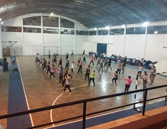 Atención!!
Clase de hoy jueves de zumba fitness en colegio nuestra señora del Verdún se realiza a partir de las 18:30 junto a los instructores Eli Ritmos y Pablo Larrosa Ritmos Entrenamiento.
No te la pierdas!!
Dirección Deporte Y Juventud
