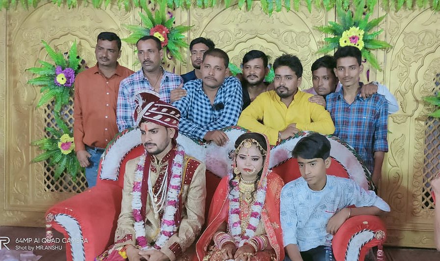 madhupthakurG's tweet photo. भगवान का आशीर्वाद मेरी प्यारी बहना पर हमेशा बना रहे है,
आशा करता हूँ आपका जीवन भगवान के आशीर्वाद से हमेशा भरा रहे!
#जय__महाकाल 🚩🚩🚩
#happywedding
#borthers
#23October https://t.co/iXefcVEb7X