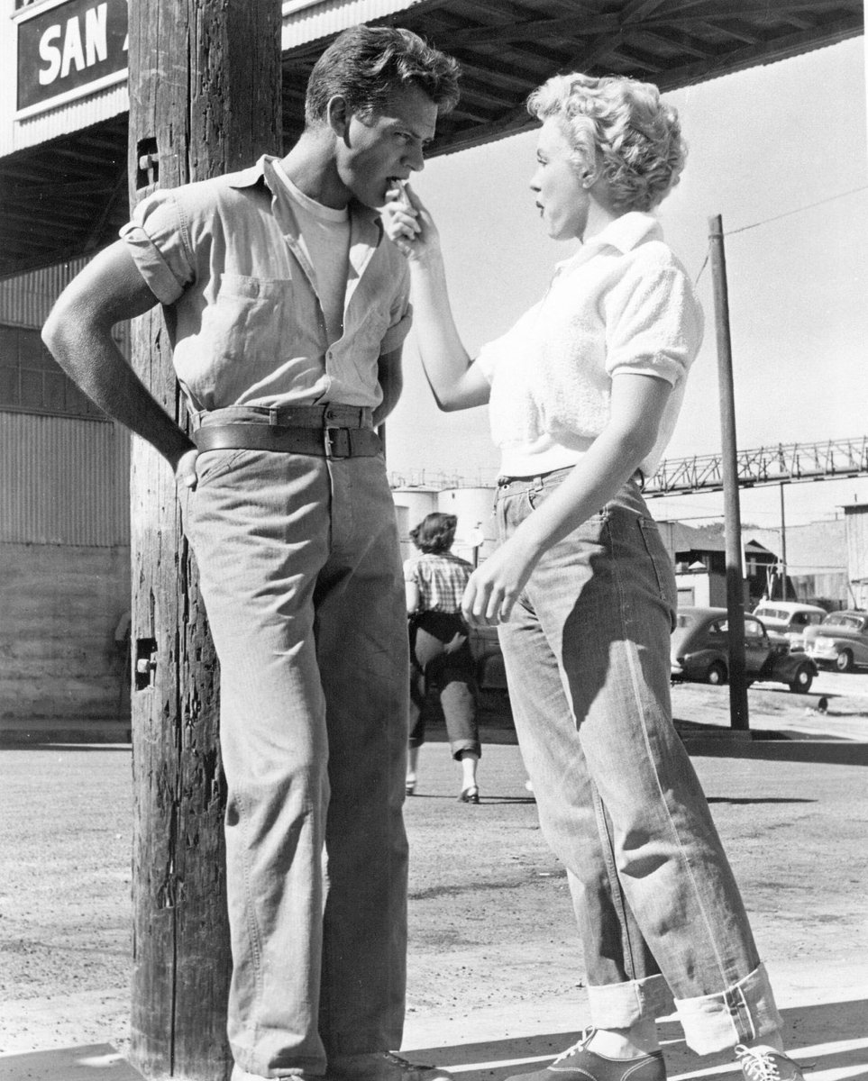 IcietM's tweet photo. @frank_boert Le “Boyfriend Jean” un nom commun pour parler des “Loose Fit Jean” (en gros tout le contraire des Skinny Jeans) avec ce côté relaxe, le “Boyfriend Jeans” devient célèbre quand des femmes (et plus précisément #MarilynMonroe) commence à porter des vêtements considérés pour hommes. https://t.co/tdp3UDlpmK