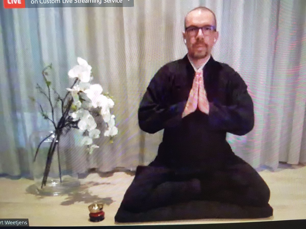 Gidonald's tweet photo. Beautiful interludes @GDruckerForum with musicians and artists from around the world and a welcome Zen moment from @BartWeetjens Remotely, I can see the audiences smiles instead of facing the same way in a theatre. One of the positives of a virtual conference. #DruckerForum https://t.co/1YBVsGL8Re