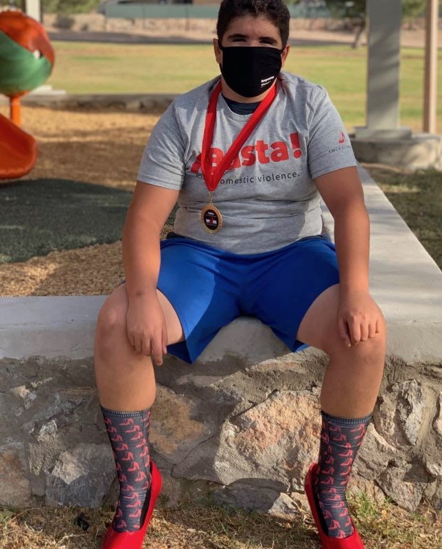 ELPASO_ISD's tweet image. A group of students from @WiggsWolverines set aside all toxic masculinity and put on a pair of high heels to show support for the victims of sexual, gender and domestic violence during this year’s @ywcaelpaso “Walk A Mile In Her Shoes” event. #IamEPISD #EPISDProud