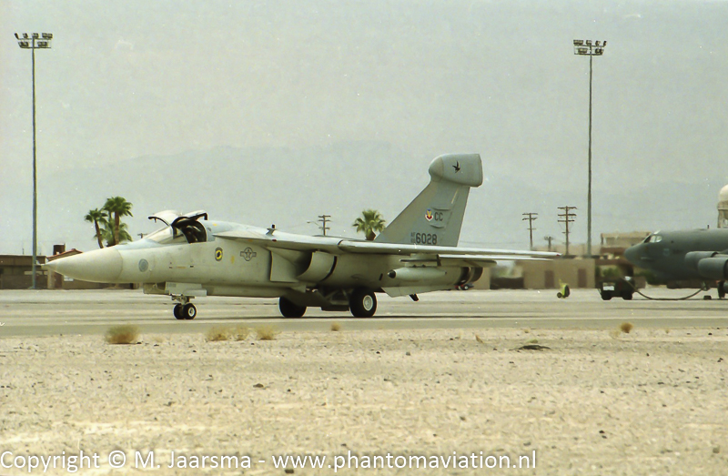 Phantomaviation's tweet photo. #TBT Exercise Longshot, Nellis AFB 1996
A EF-111A Raven assigned to the 429th ECS / 27th FW stationed at Cannon AFB about to depart for its mission.
#USAF #EF111 #F111 #Generaldynamics https://t.co/RYQXP026eD