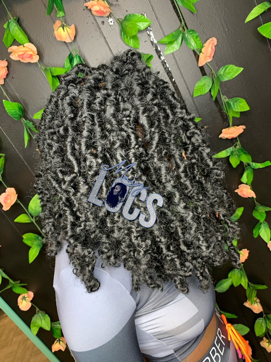 Why haven’t you booked yet ? 
🥺👉🏽👈🏽

Style: 14” inch soft locs *BOBSTYLE*
Color: black 
31/2 hours 

 Stylist @maiylocss FOLLOW AND BOOK ‼️