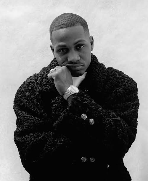 42. AZAfter debuting on the track ' life's a b**ch' with Nas back in '94, AZ will fit perfectly in a list of underrated rappers in history, his debut album 'Doe or Die' under EMI reflects how underappreciated he is.Hes got a high pitched delivery, with aggressive lyrics.