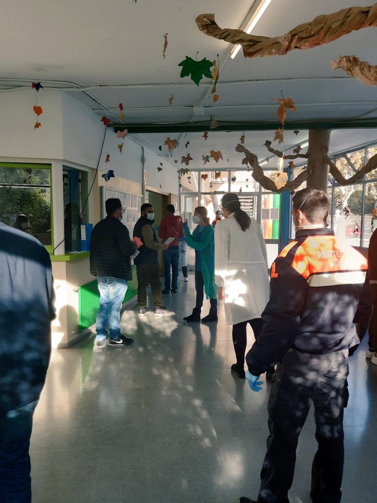 Ruthsotogarcia's tweet photo. Cribatge massiu @ECascavell @Elinfermera #CapMina @ProteCivilSAB @MediAmbientSAB
Treball plegats comunitat educativa / salut / profesionals médics  i protección civil https://t.co/Cmid66zurt