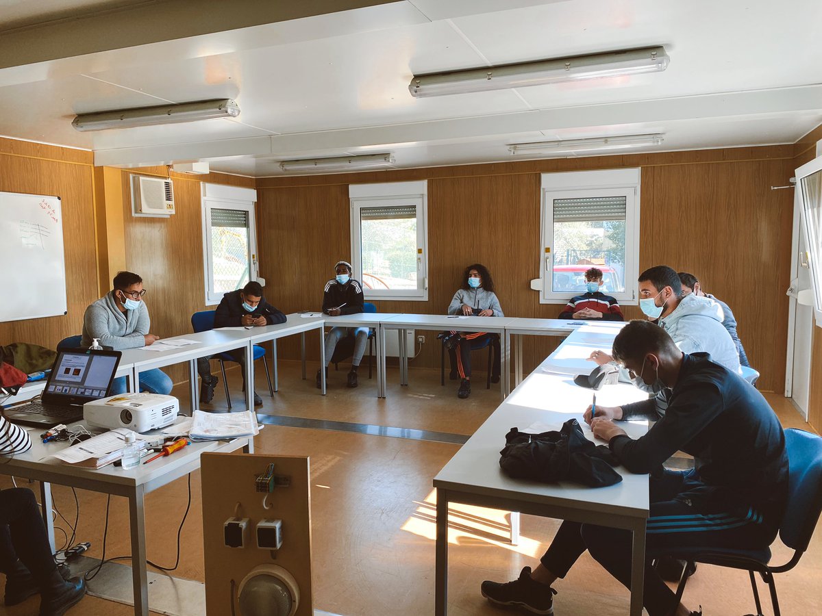 𝐅𝐨𝐫𝐦𝐚𝐭𝐢𝐨𝐧 habilitation électrique pour nos stagiaires hier matin avec #UpvFD ✔️
_______________
#formation #insertionprofessionnelle #e2cvar