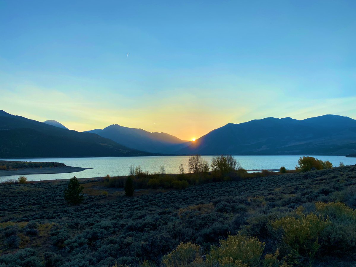 creativepita's tweet photo. Magical sunsets in #colorado https://t.co/Ka5SlN9uDl