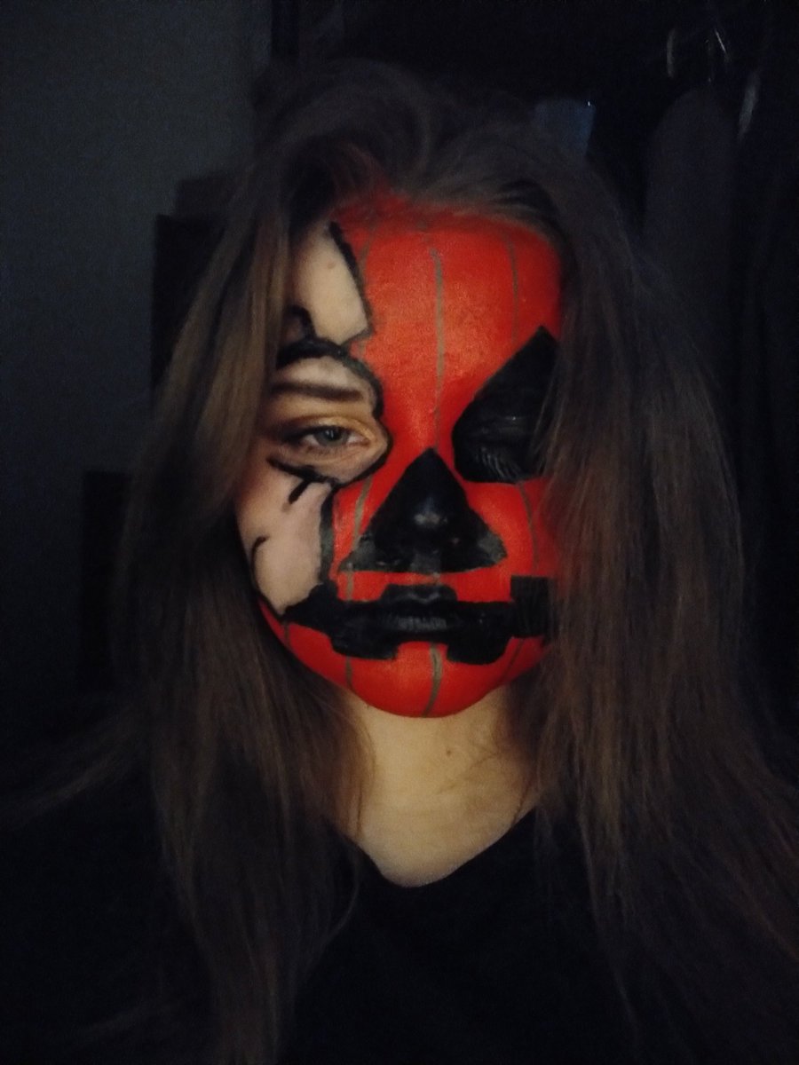 juliaprzytocka's tweet image. Hi! This is my first Halloween makeup ever. I had so much fun doing it! ♡ Hope you like it!
@LiamPayne #LPMakeUpComp #LPShowact3