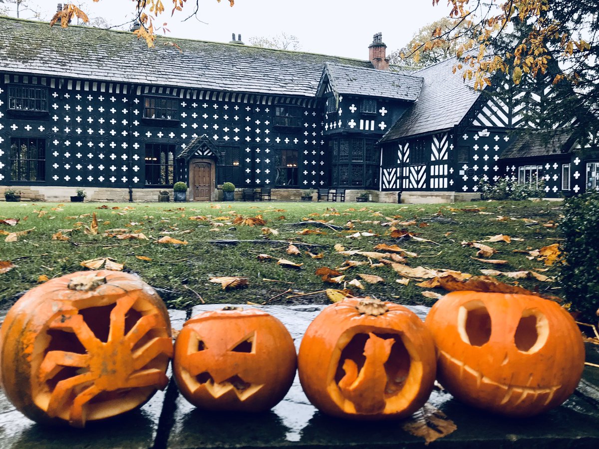 SachroCatherine's tweet photo. Getting in the Halloween spirit! 👻@SamlesburyHall #ShepherdsHuts #HalloweenAtSamHall https://t.co/PtLGqWCONM