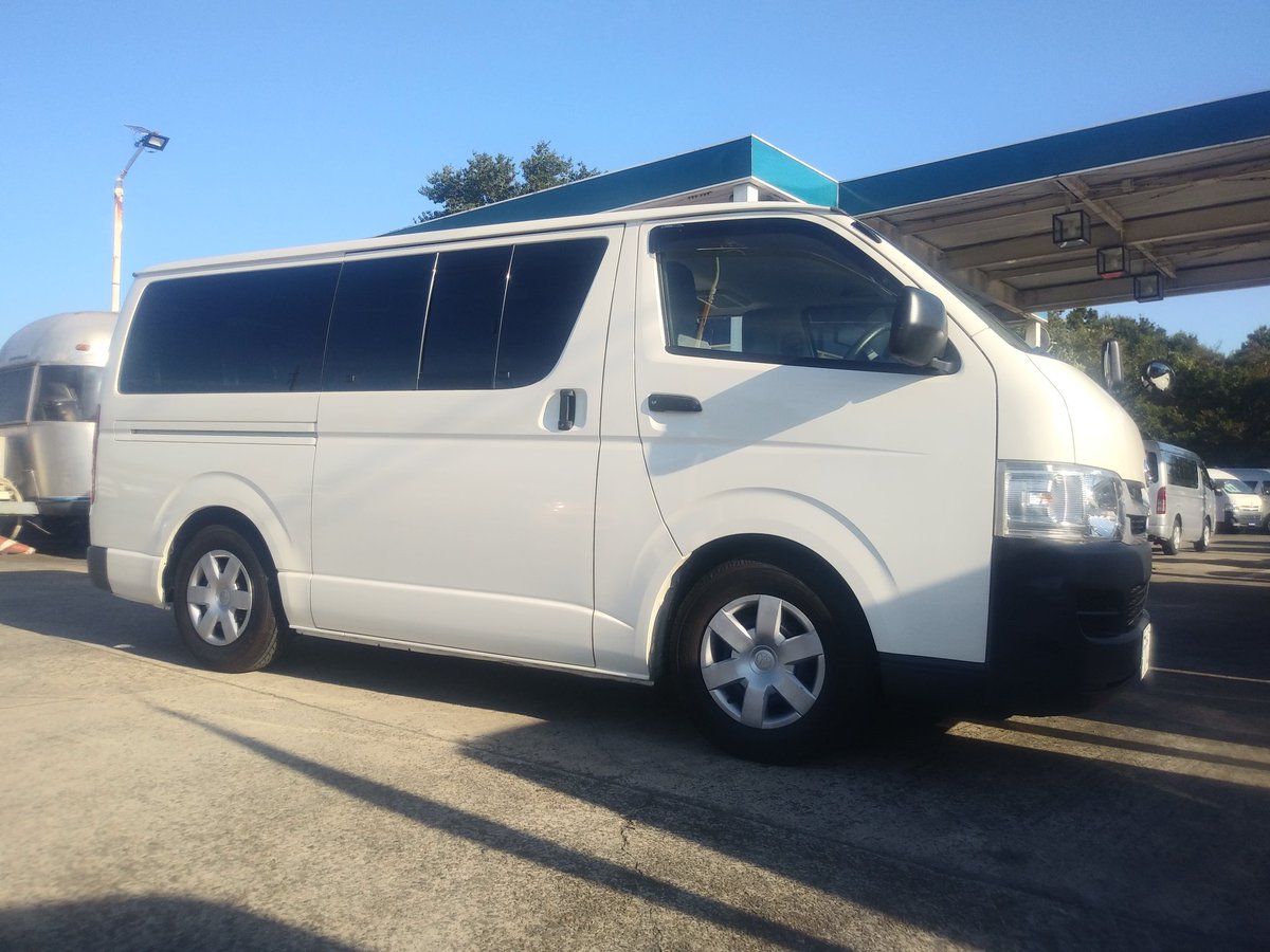 BOCRA99's tweet photo. 今日の #ボクラ は、#ideaBASE さんにて、新たな #アイ会長専用車 #ハイエース を受け取りに行きました(^ー^)
11年落ちの中古ですが、どうか長持ちしますように。
*
#トヨタ
#株式会社BOCRA #BOCRA #bocra99
#千葉県 #九十九里町 #富里市
#給湯器 #コンロ #トイレ
#給湯器交換 #コンロ交換 #トイレ交換 https://t.co/aoJI7X1ckc
