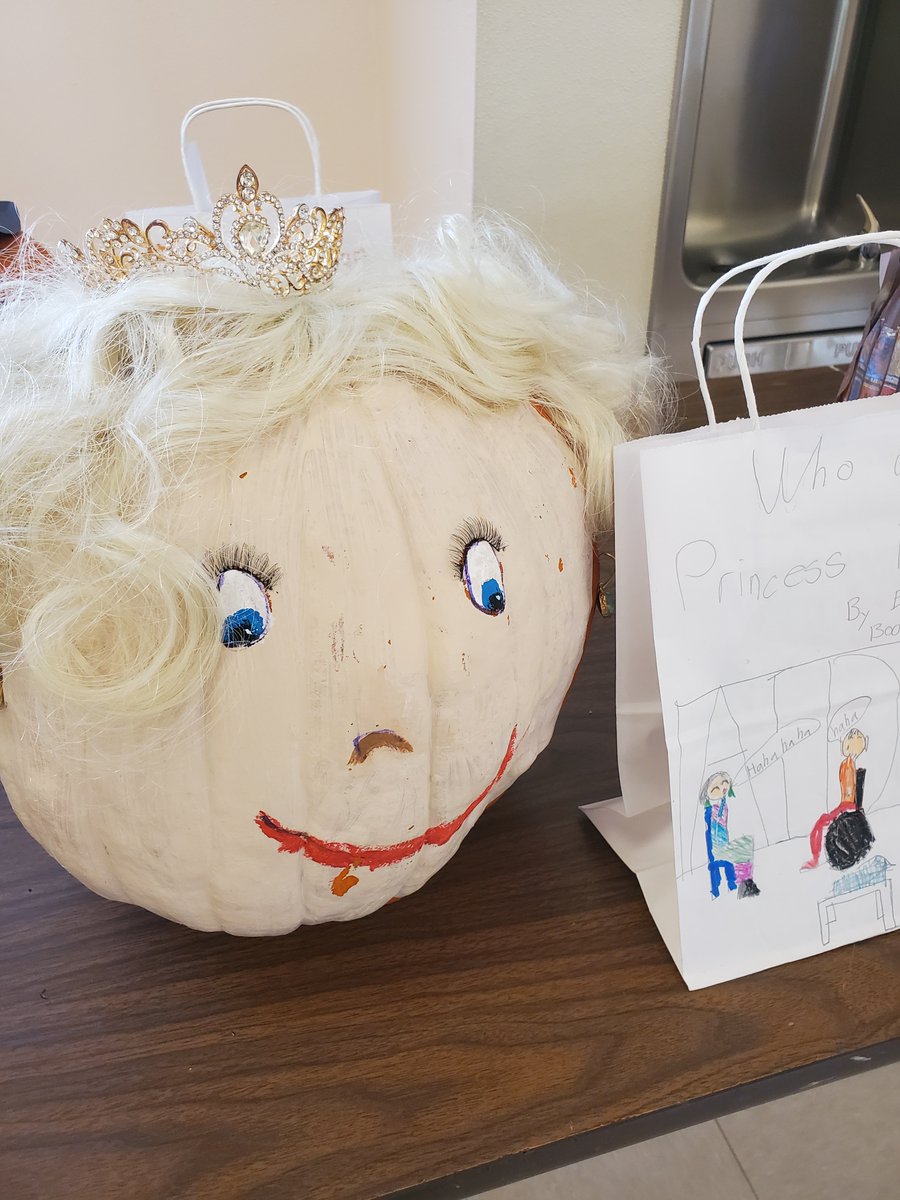 StMarthaCS's tweet photo. Learning about different book genres, 3rd Graders did a pumpkin biography of a famous person in history, choosing a biography to read & do an interactive book report on. Pumpkins were decorated to represent their person with a Halloween twist! #ExcellenceInKnowledge #STREAM https://t.co/ZOSWb2atUX