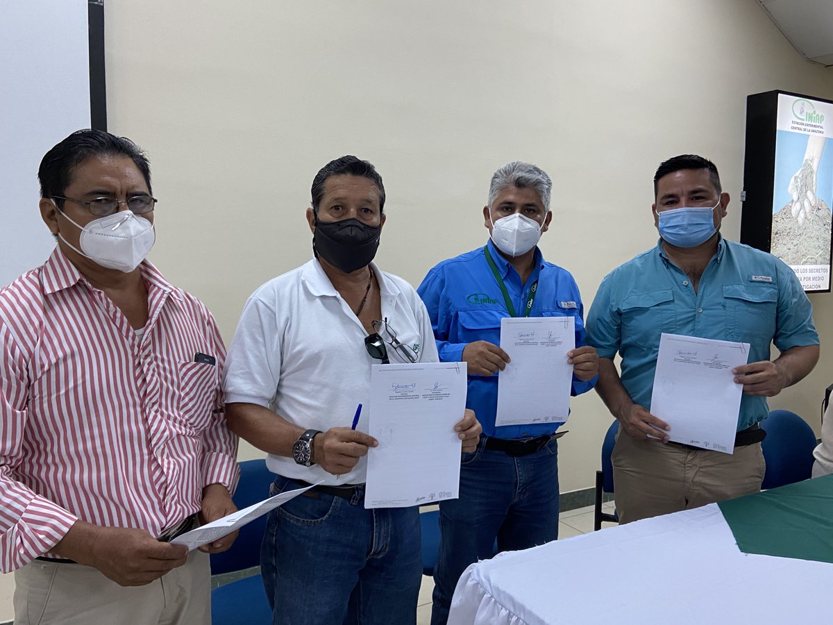 INIAPECUADOR's tweet photo. En la #Amazonía firmamos convenios con la Aso. de Productores de Café y Cacao Ecológico Lago Agrio (APROCEL) y la Aso. de Producción Agropecuaria Café Sumaco (ASUMACO) para el desarrollo de investigaciones y capacitaciones aplicadas con enfoque agroforestal y agro ecológico. https://t.co/PSy40kRZSR