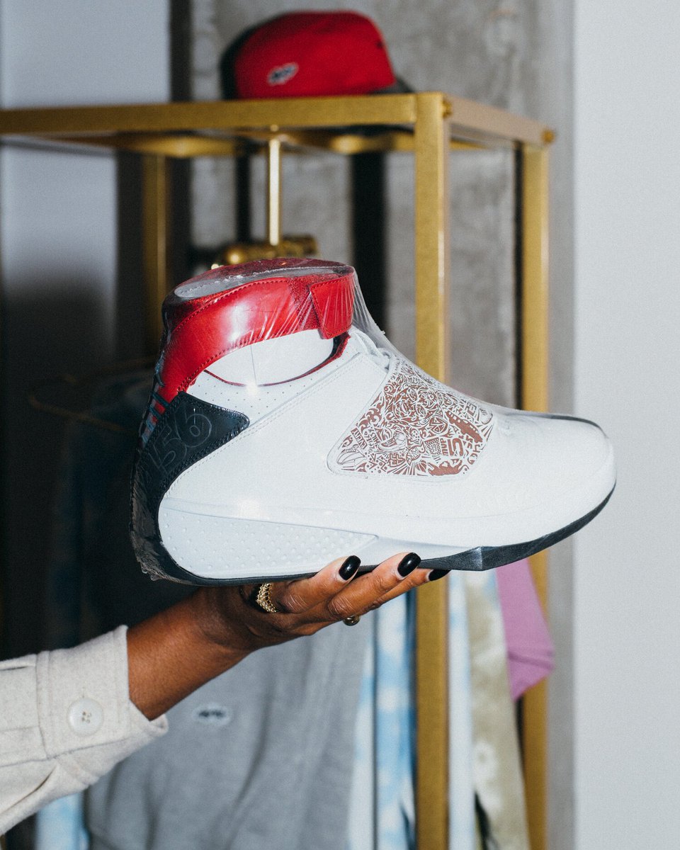TicaraDevone's tweet photo. Having a great conversation in the comments on IG about this sneaker. It’s funny how it’s mostly men commenting, I guess my ladies didn’t like these OR didn’t know about this particular silhouette. #Jordan20
https://t.co/VAiLE03IHI https://t.co/KrK9d0TQxv