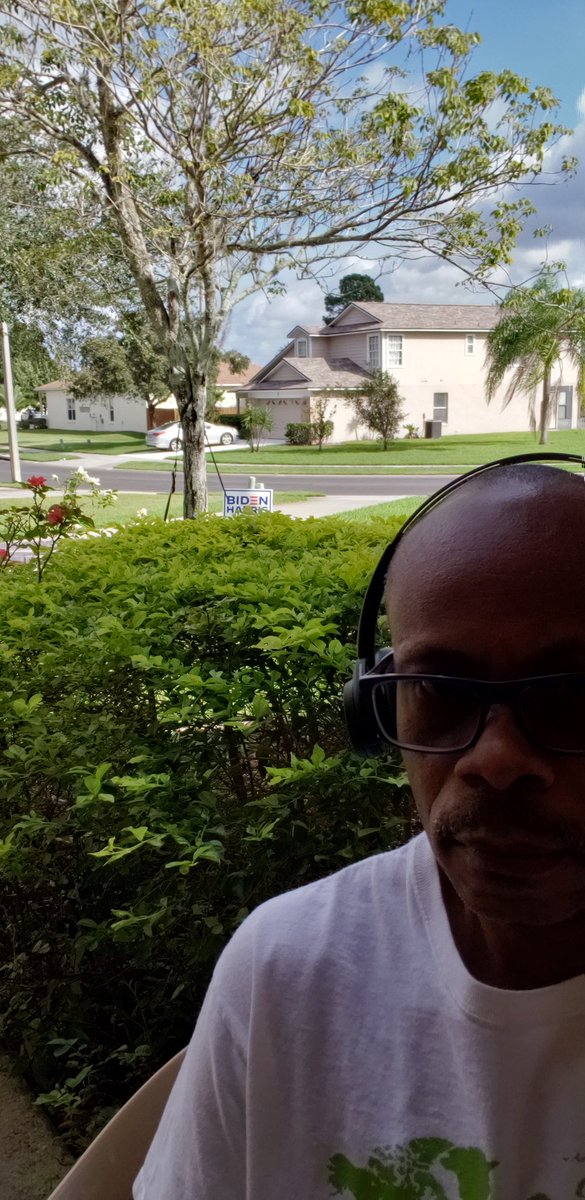 kellumbear's tweet photo. @CDLocps Quarantined, but still learning (and working) on a sunny morning! #dctlcohort8 #ocpsdctl https://t.co/VgQi7TtSiD