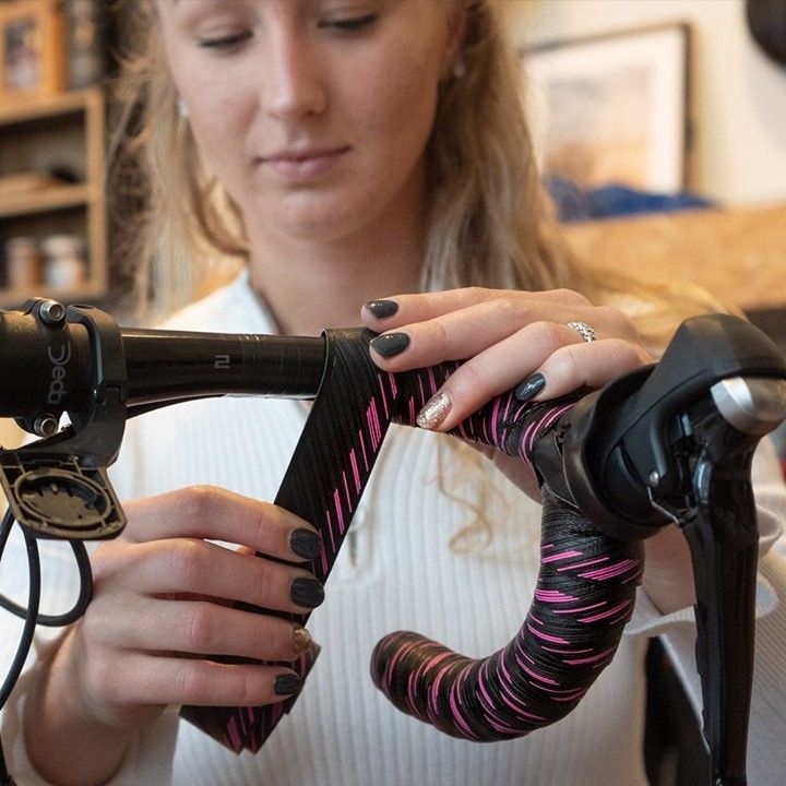 twotoneams's tweet image. Think Pink for October! #SILCAvelo is donating $5 for each roll of Black with Hot Pink Bar Tape sold until October 31, 2020. @SILCAvelo proudly supports the Susan G. Komen organization provides services around the world to help fight breast cancer: bit.ly/3jzQjVN