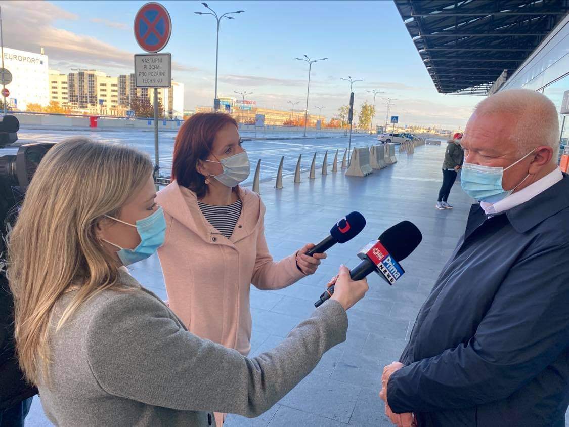 NoraFridrichova's tweet photo. Předseda poslanců ANO Jaroslav Faltýnek právě přiletěl ze španělské Malagy. "Byl jsem tam soukromě," uvedl. Cestu již dnes zkritizoval premiér Andrej Babiš. https://t.co/EIcSbRdyXI