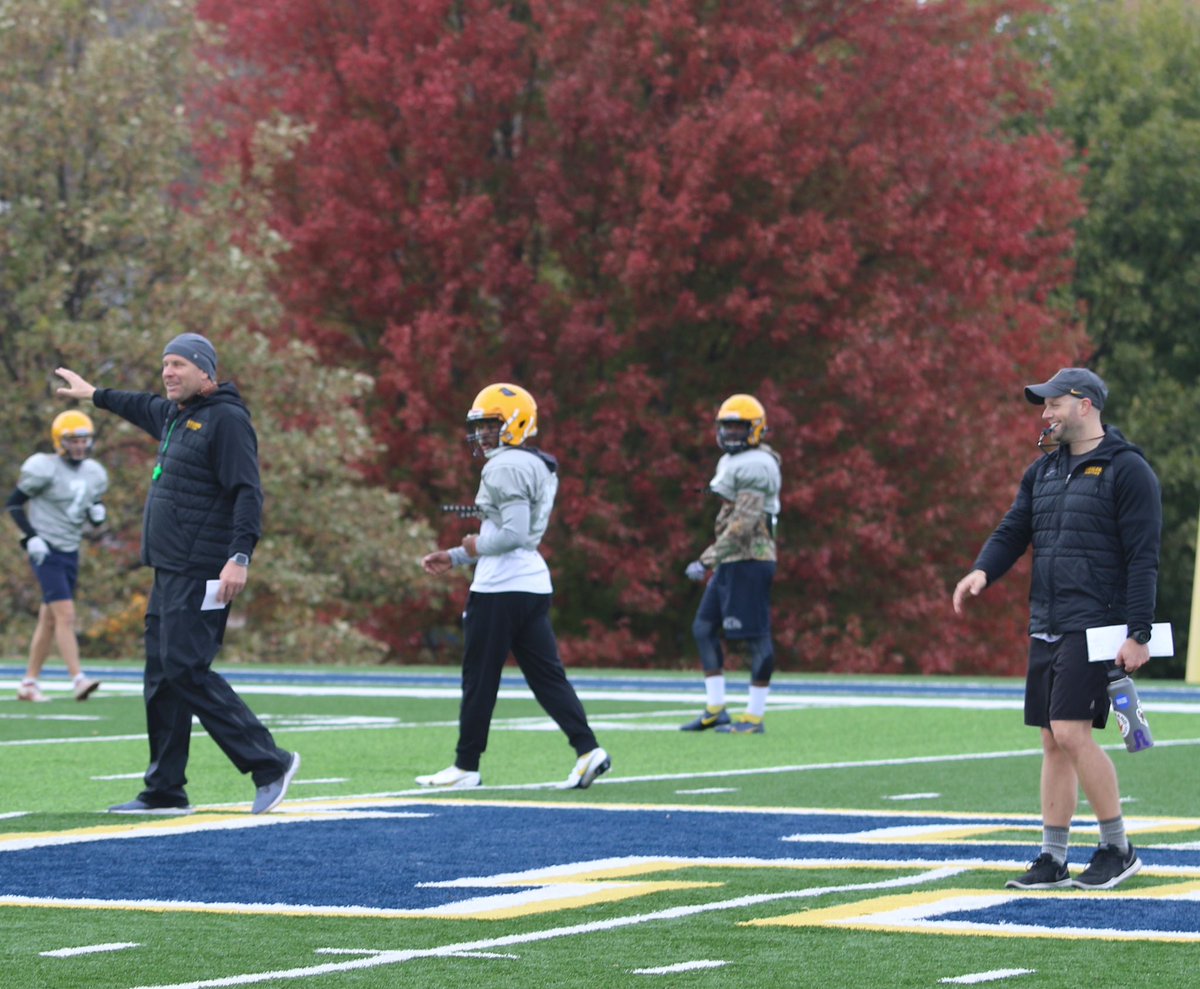 CoachWatkins91's tweet photo. Enjoying every practice, taking nothing for granted. #family #academics #hardwork https://t.co/KneZ9A1A4c